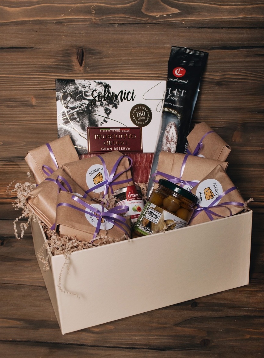 Подарочная сырная коробка (большая) Подарочная сырная коробка (большая)