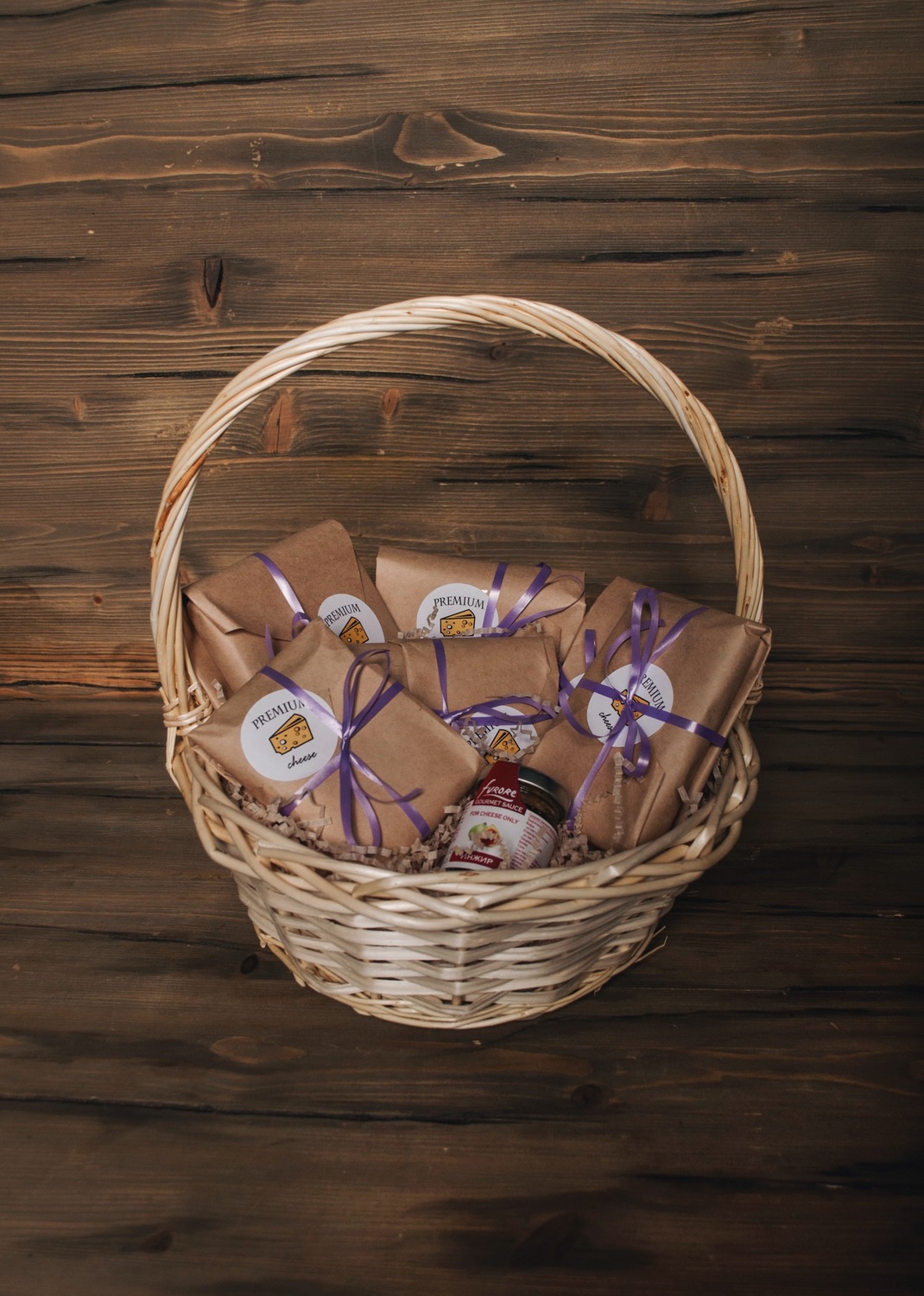 Подарочная сырная корзина "Дары Европы" Подарочная сырная корзина "Дары Европы"